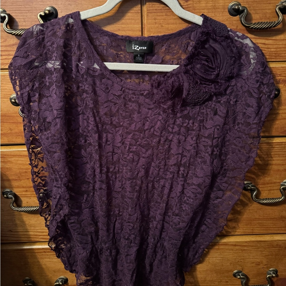 Iz Byer Lace Purple Ruffled Sleeveless Blouse